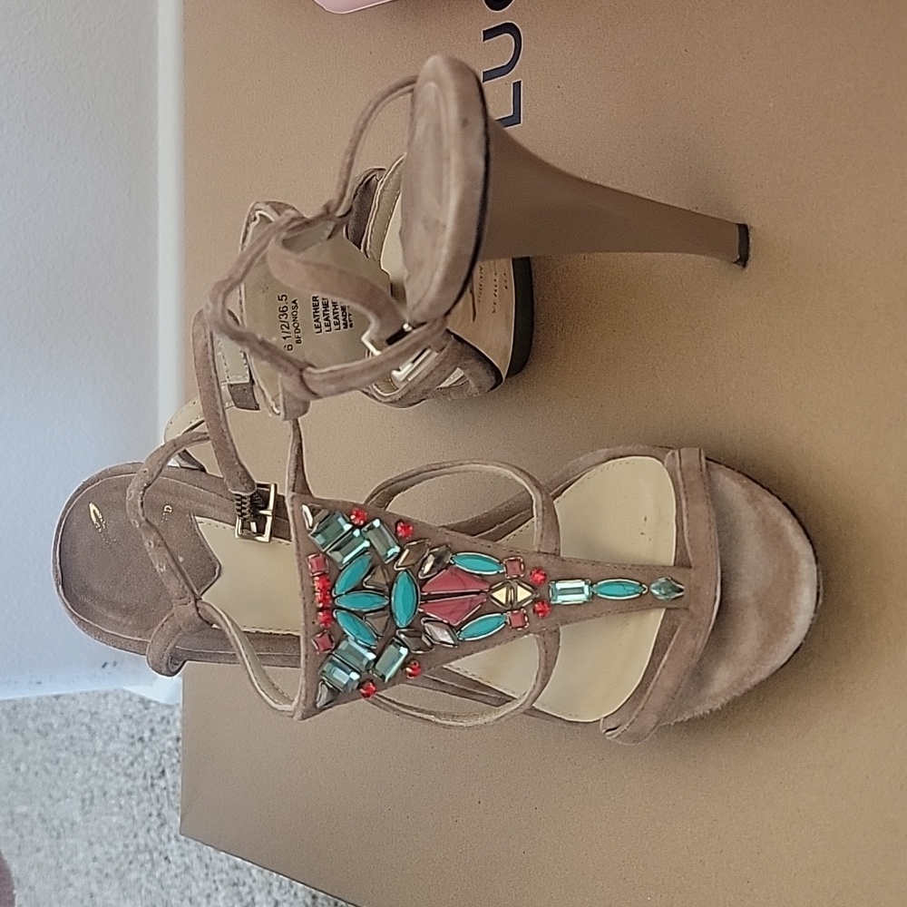 Heels teal and turquoise stones